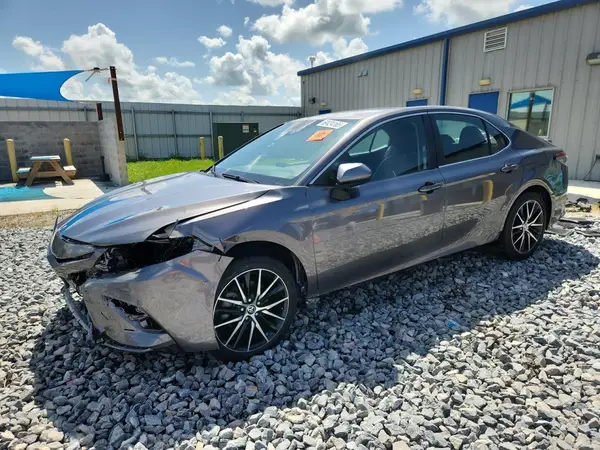 4T1G11AKXMU530763 2021 TOYOTA CAMRY - Image 1