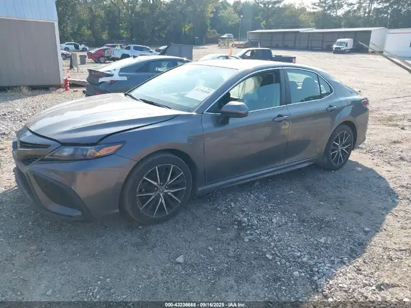 4T1G11AKXMU530827 2021 TOYOTA CAMRY - Image 2