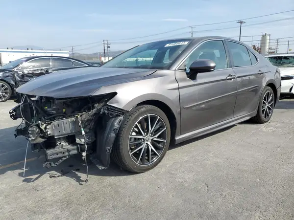 4T1G11AKXMU536420 2021 TOYOTA CAMRY - Image 1