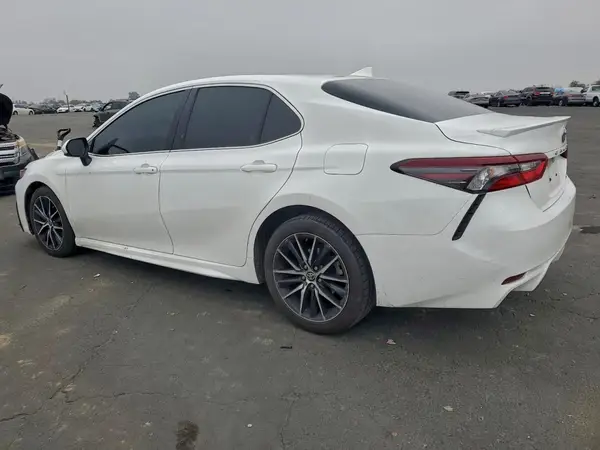 4T1G11AKXMU539897 2021 TOYOTA CAMRY - Image 2