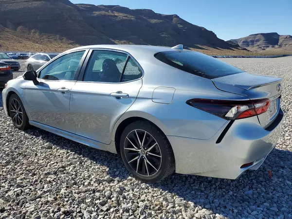 4T1G11AKXMU543304 2021 TOYOTA CAMRY - Image 2