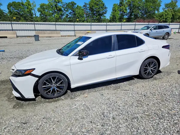 4T1G11AKXMU545974 2021 TOYOTA CAMRY - Image 1