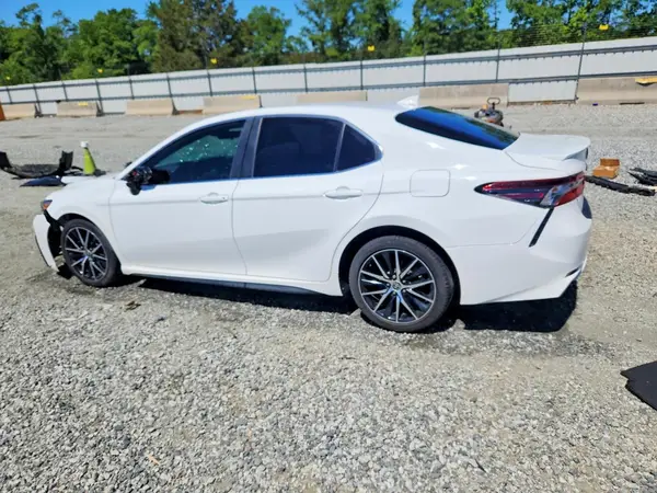 4T1G11AKXMU545974 2021 TOYOTA CAMRY - Image 2