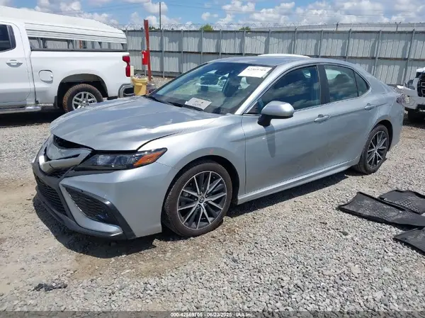 4T1G11AKXMU549183 2021 TOYOTA CAMRY - Image 2