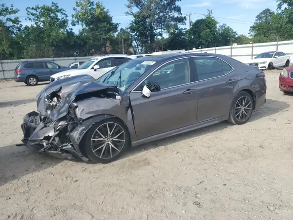 4T1G11AKXMU549653 2021 TOYOTA CAMRY - Image 1