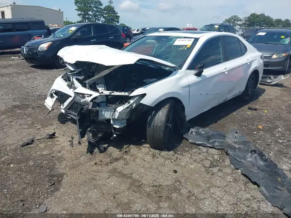 4T1G11AKXMU551323 2021 TOYOTA CAMRY - Image 2