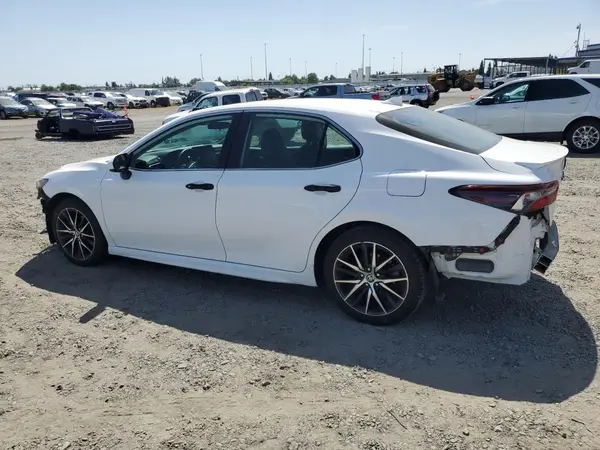 4T1G11AKXMU551354 2021 TOYOTA CAMRY - Image 2
