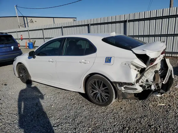 4T1G11AKXMU556067 2021 TOYOTA CAMRY - Image 2