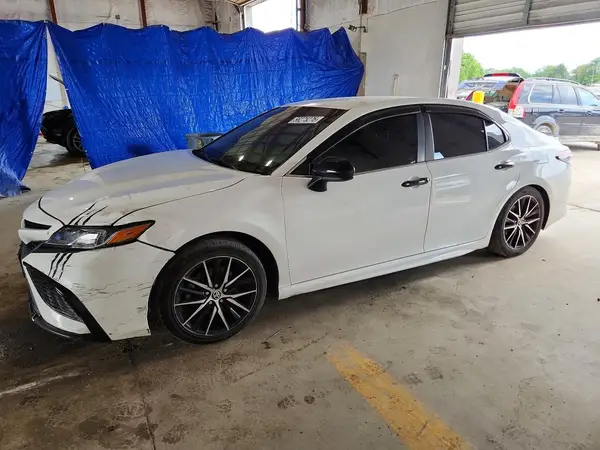4T1G11AKXMU558210 2021 TOYOTA CAMRY - Image 1