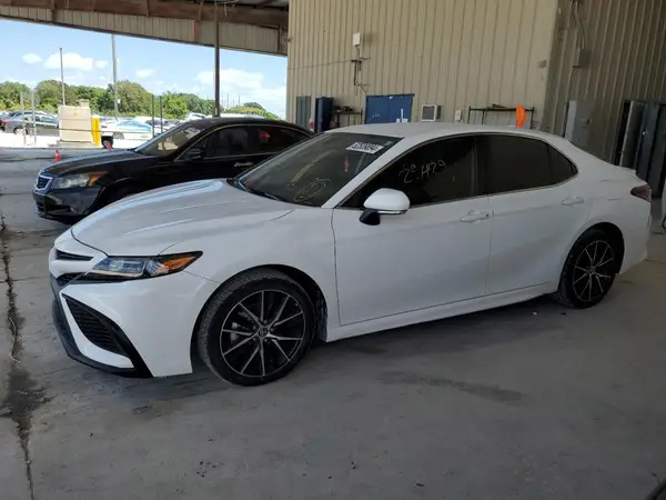 4T1G11AKXMU559759 2021 TOYOTA CAMRY - Image 1
