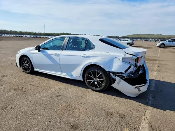 4T1G11AKXMU560412 2021 TOYOTA CAMRY - Image 2