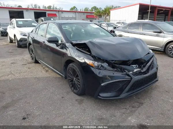 4T1G11AKXMU560622 2021 TOYOTA CAMRY - Image 1