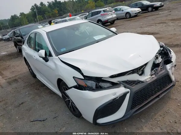 4T1G11AKXMU561575 2021 TOYOTA CAMRY - Image 1