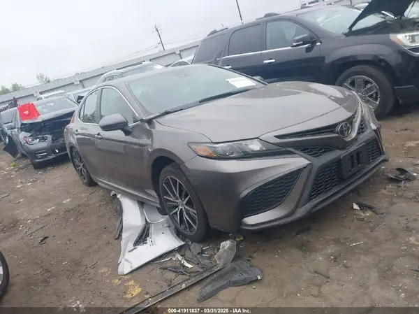 4T1G11AKXMU562225 2021 TOYOTA CAMRY - Image 1