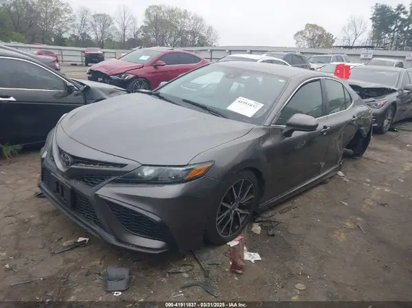 4T1G11AKXMU562225 2021 TOYOTA CAMRY - Image 2