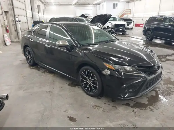 4T1G11AKXMU569109 2021 TOYOTA CAMRY - Image 1