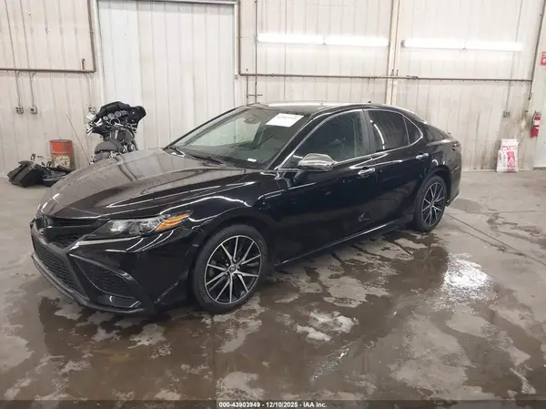4T1G11AKXMU569109 2021 TOYOTA CAMRY - Image 2