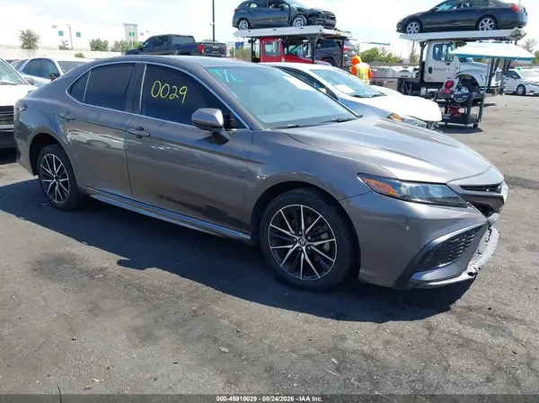 4T1G11AKXMU575962 2021 TOYOTA CAMRY - Image 1