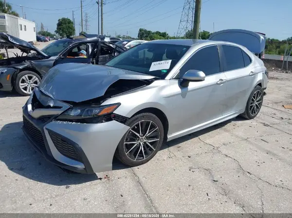 4T1G11AKXMU576254 2021 TOYOTA CAMRY - Image 2