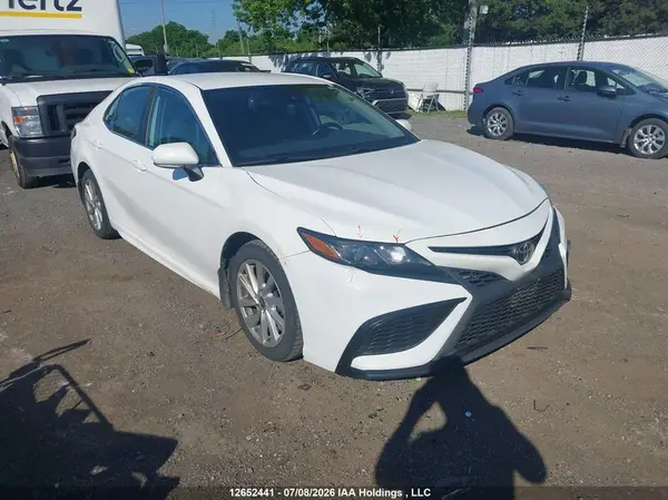 4T1G11AKXMU580692 2021 TOYOTA CAMRY - Image 1