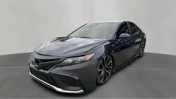 4T1G11AKXMU581017 2021 TOYOTA CAMRY - Image 2