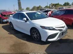 4T1G11AKXMU581325 2021 TOYOTA CAMRY
