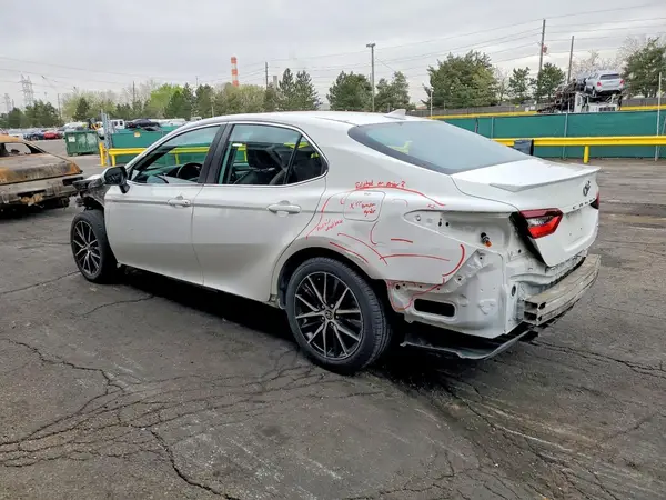 4T1G11AKXMU583009 2021 TOYOTA CAMRY - Image 2