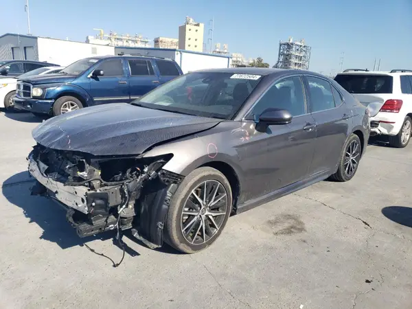 4T1G11AKXMU586668 2021 TOYOTA CAMRY - Image 1