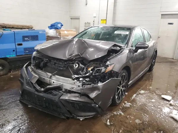 4T1G11AKXMU586928 2021 TOYOTA CAMRY - Image 1