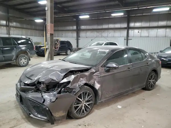 4T1G11AKXMU589800 2021 TOYOTA CAMRY - Image 1