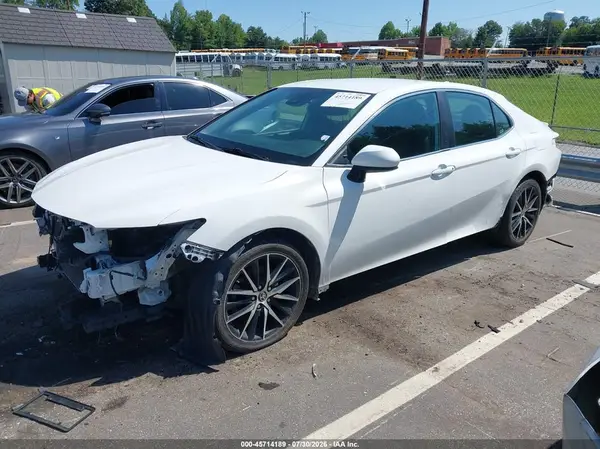 4T1G11AKXMU590834 2021 TOYOTA CAMRY - Image 2