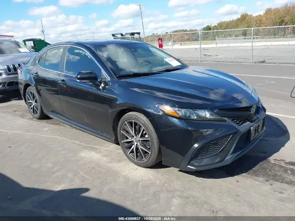 4T1G11AKXMU594401 2021 TOYOTA CAMRY - Image 1