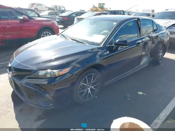4T1G11AKXMU594401 2021 TOYOTA CAMRY - Image 2
