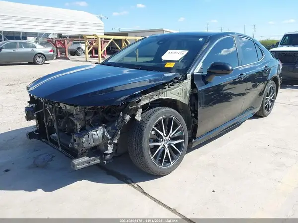 4T1G11AKXMU599100 2021 TOYOTA CAMRY - Image 2