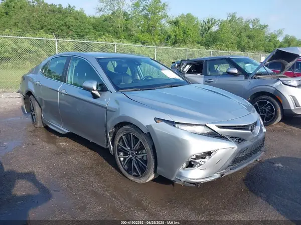 4T1G11AKXMU599663 2021 TOYOTA CAMRY - Image 1