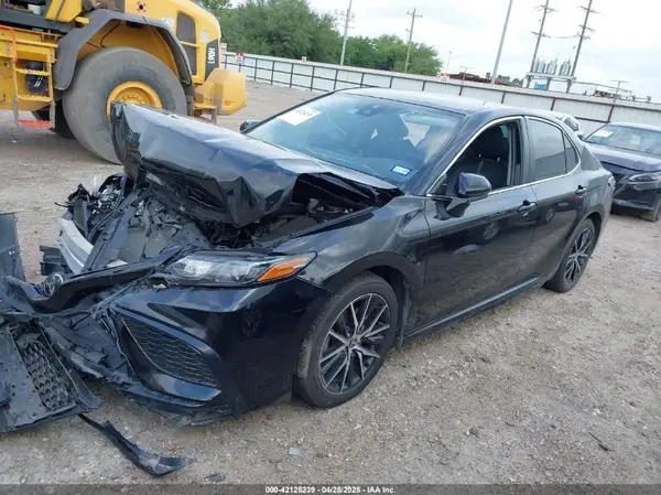 4T1G11AKXMU600732 2021 TOYOTA CAMRY - Image 2