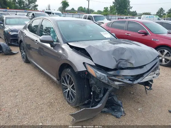 4T1G11AKXMU601248 2021 TOYOTA CAMRY - Image 1