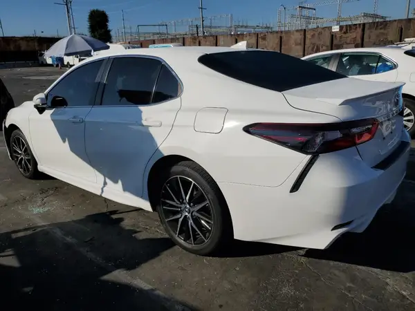 4T1G11AKXMU606093 2021 TOYOTA CAMRY - Image 2
