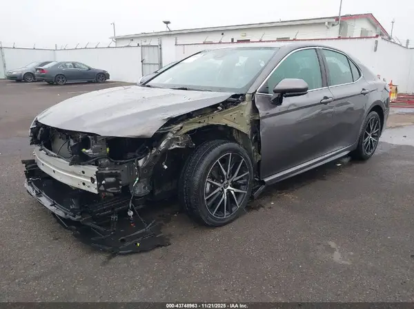 4T1G11AKXMU609074 2021 TOYOTA CAMRY - Image 2