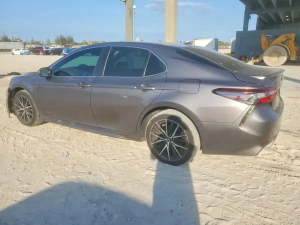 4T1G11AKXMU614307 2021 TOYOTA CAMRY - Image 2