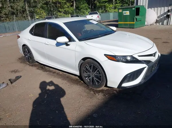 4T1G11AKXMU614405 2021 TOYOTA CAMRY - Image 1