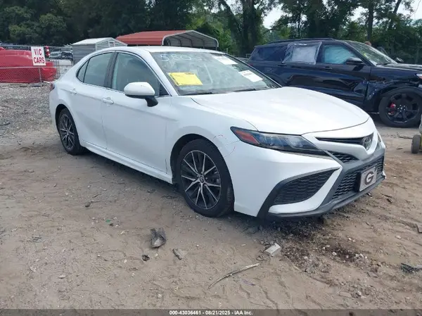 4T1G11AKXMU615800 2021 TOYOTA CAMRY - Image 1