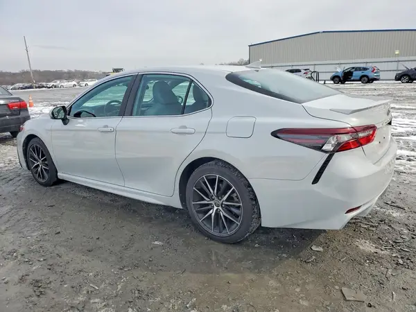 4T1G11AKXNU009480 2022 TOYOTA CAMRY - Image 2