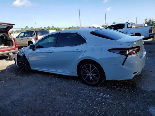 4T1G11AKXNU010998 2022 TOYOTA CAMRY - Image 2