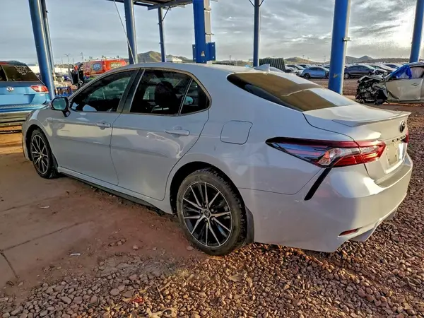 4T1G11AKXNU012024 2022 TOYOTA CAMRY - Image 2