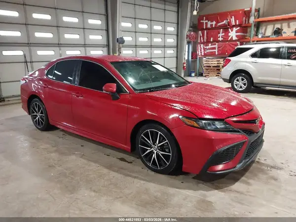 4T1G11AKXNU012122 2022 TOYOTA CAMRY - Image 1
