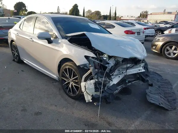 4T1G11AKXNU017689 2022 TOYOTA CAMRY - Image 1