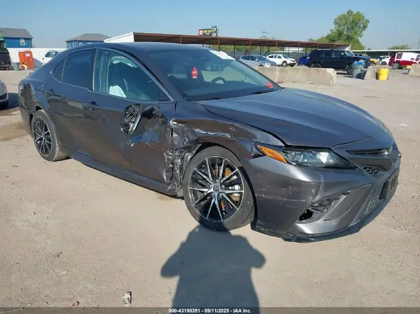 4T1G11AKXNU018714 2022 TOYOTA CAMRY - Image 1