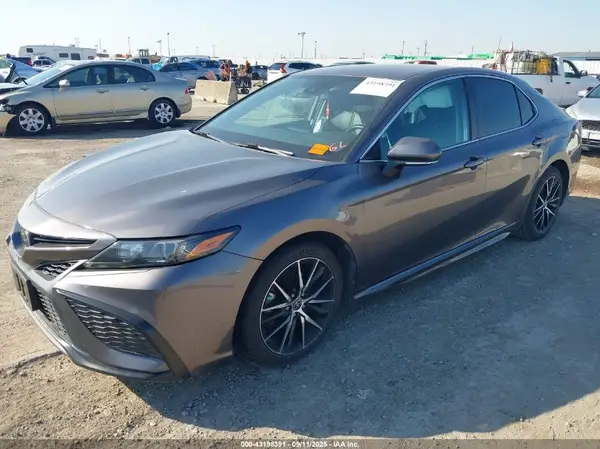 4T1G11AKXNU018714 2022 TOYOTA CAMRY - Image 2