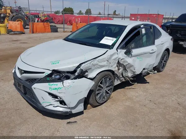 4T1G11AKXNU023539 2022 TOYOTA CAMRY - Image 2